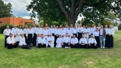 Das 60-jährige Jubiläum des Stiftland Aikido war gut besucht. Ganz rechts im Bild der Gründer des Stiftland Aikido Dr. Werner Winkler. (Bild: Gottfried Fröhlich)
