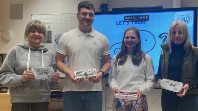Vorstandsteam des „Jungen BLLV” Vicky Edl und Tobias Simon (Bildmitte) mit den Vorsitzenden Martina Thöns (links) und Sabine Graser (rechts). (Bild: Christiana Zaglmann)