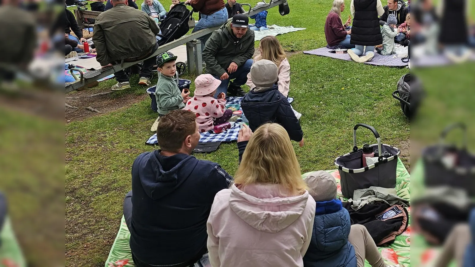 Eltern mit ihren Kindern. (Bild: Bärbel Böhmler)