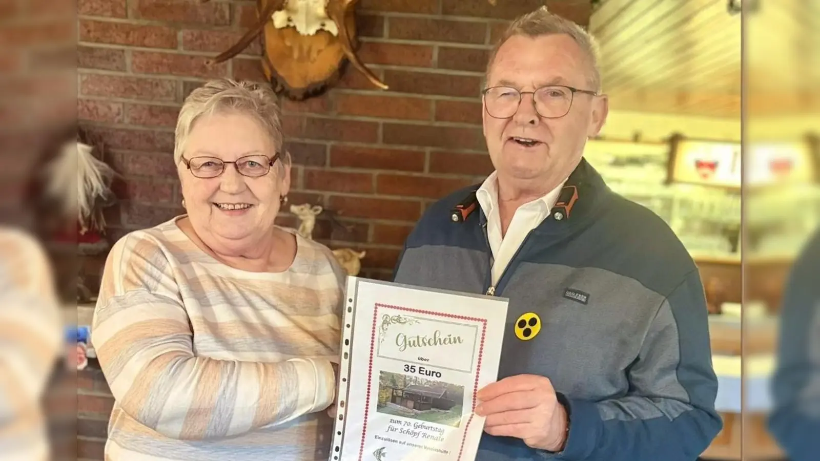 Richard Sperber gratulierte Renate Schöpf zum 70. Geburtstag. (Bild: Armin Kraus)