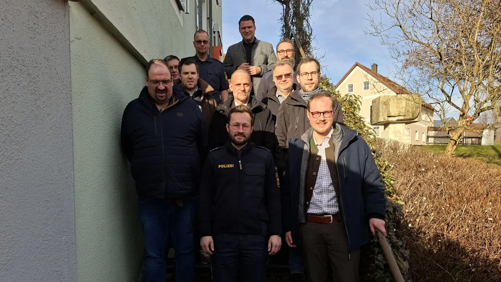 Die CSU-Delegation dankte gemeinsam mit Vorsitzenden und Bürgermeisterkandidat Tobias Ehrenfried (rechts) und Landrat Thomas Ebeling (oben mitte) der Polizeiinspektion Oberviechtach für den Dienst über die Festtage.  (Bild: Tobias Ehrenfried)