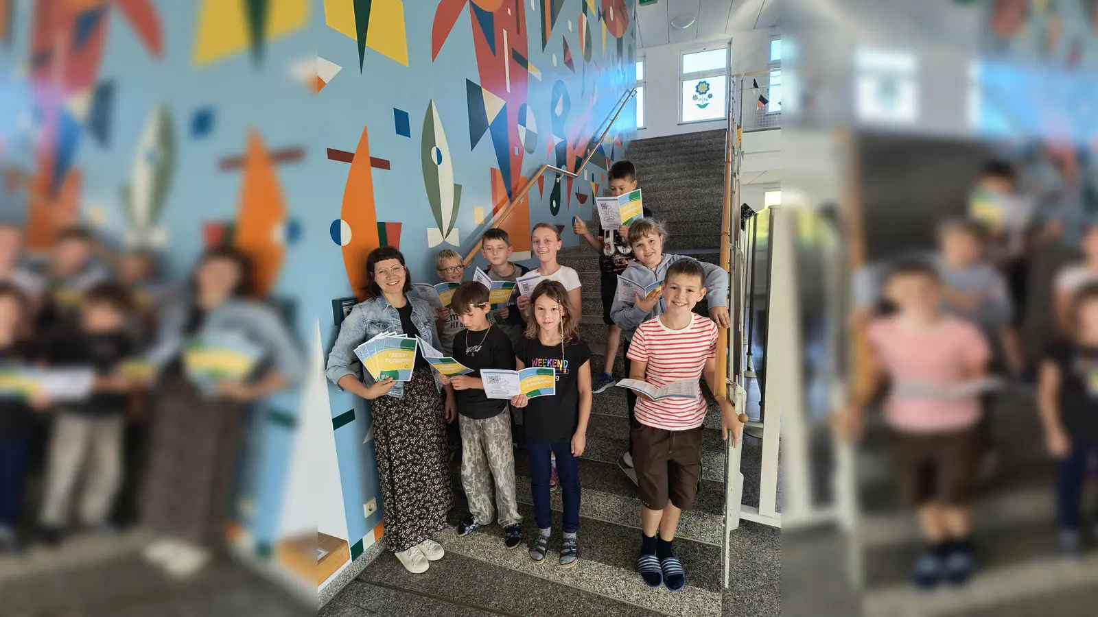 Die Jugendbeauftragte der Gemeinde Tiefenbach Katharina Fischer mit Schülern der 3. Klasse. (Bild: Nikolaus Scherr)