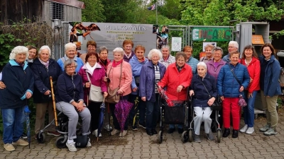 Damen des Seniorennachmittags Königstein mit ihrer Seniorenbeauftragten Jeanette Woodroffe und Begleiterinnen Petra, Silke und Doris. (Bild: Doris Lehnerer)