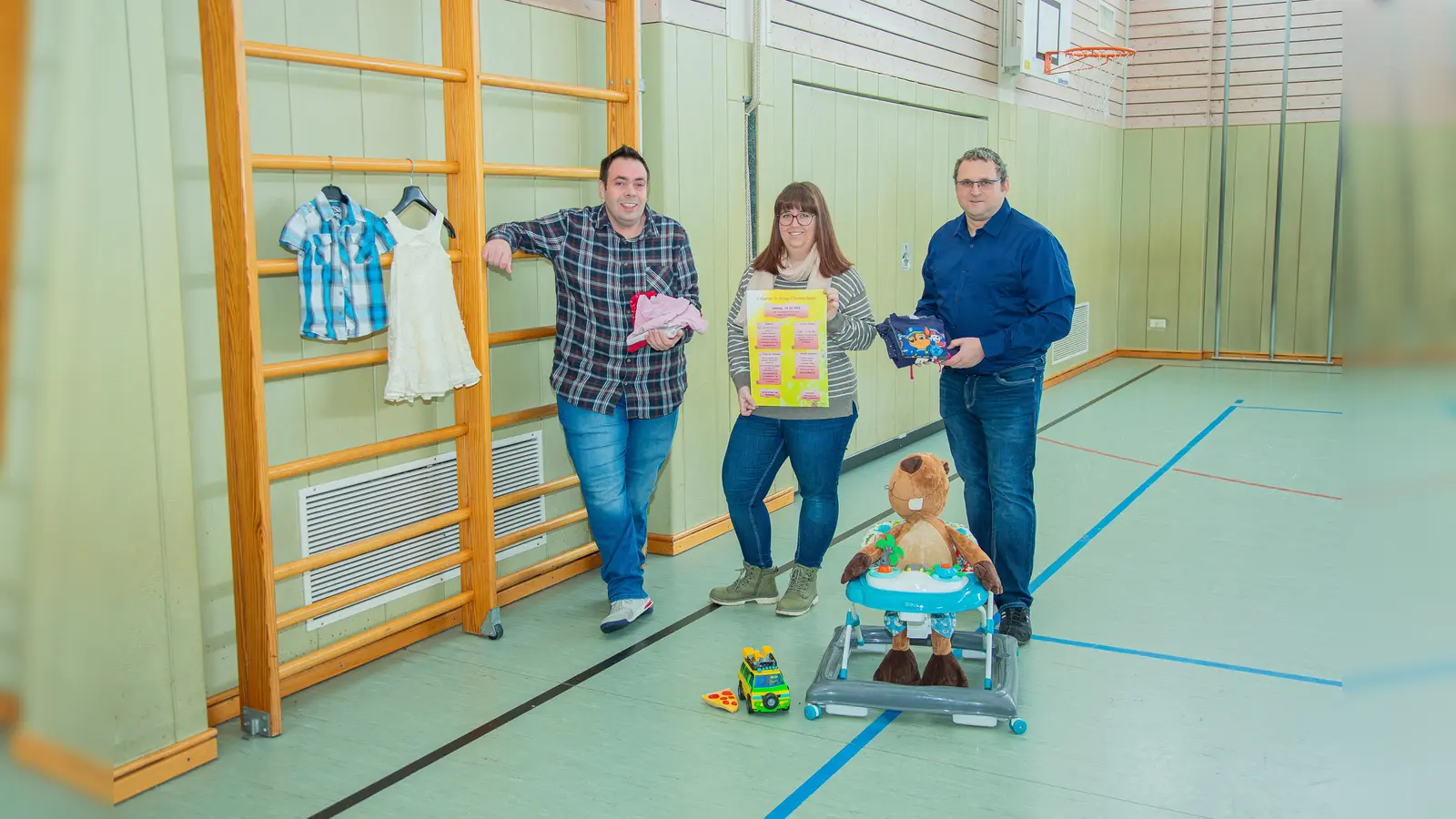 Stephan Minnich, Nina Gilch und Stefan Weidner organisieren erstmalig einen Kinderbasar in Kastl.  (Bild: Hans Walter )
