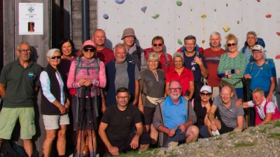 Die Teilnehmergruppe vor dem Solsteinhaus. (Bild: Peter Bublitz)