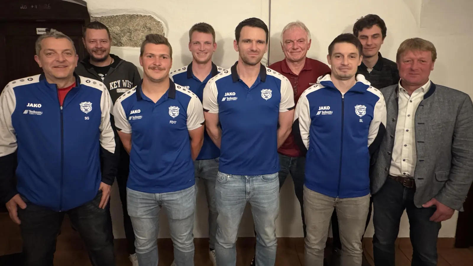 v. l.: Stephan Graf, Stefan Schmidl, Fabian Dirschwigl, Kilian Prey, Alexander Prey, Alois Prey, Stefan Lottner, Dominik Bahl, Markus Schiesl (nicht auf dem Bild: Raphael Stengl, Martin Schirdewahn, Braun-Maierhofer Veronika, Anna Pirzer). (Bild: Thomas Pirzer)