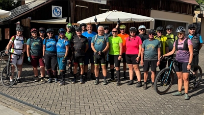 Rastpause der MTB-Gruppe in Pielenhofen (Bild: Stefan Schieder)