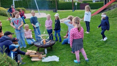 Stockbrot am Lagerfeuer (Bild: Reinhold Solfrank)