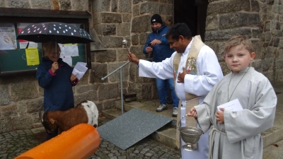 Tiersegnung in Brand bei Marktredwitz. (Bild: Alfons Prechtl )