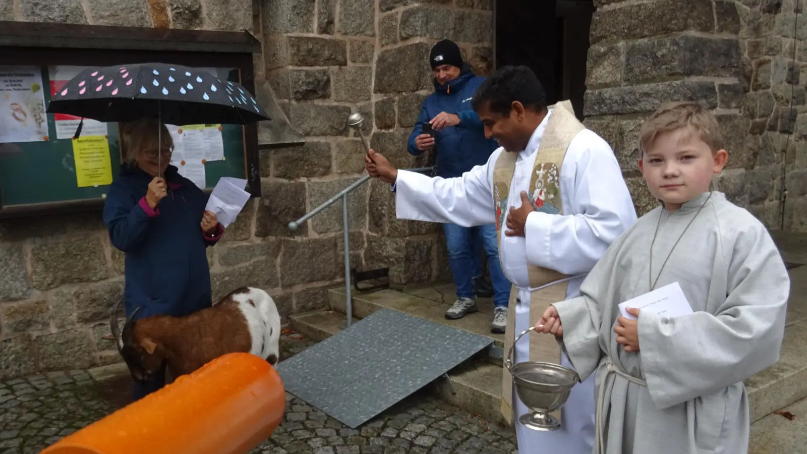Tiersegnung in Brand bei Marktredwitz. (Bild: Alfons Prechtl )