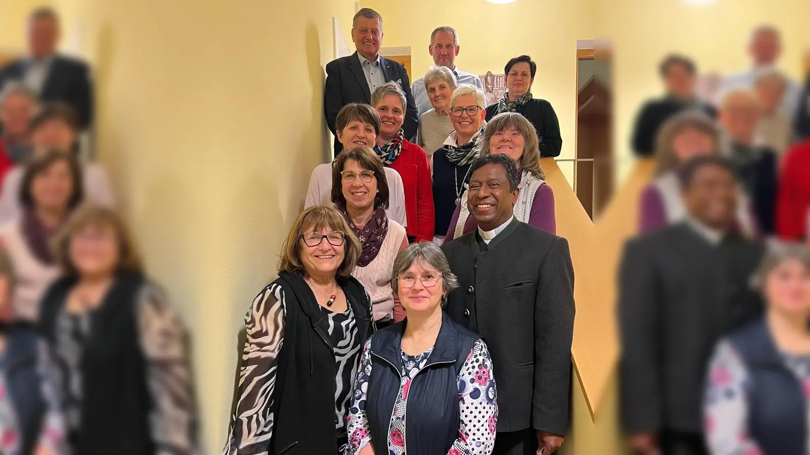 Neue Vorstandschaft der KAB Dürnsricht-Wolfring mit Präses Pfarrer Celestine Thazhuppil und zweitem Bürgermeister Franz Ziegelmeier  (Bild: Johanna Weigert)