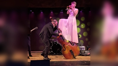 Antje Rietz bewies ihr Multitalent mit grandiosen Show-Einlagen. (Bild: Susanne Stich)