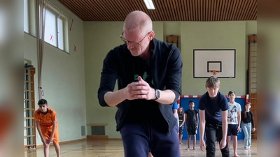 Die Schülerinnen und Schüler beim Training mit Alan Brooks (Bild: Kerstin Jung)