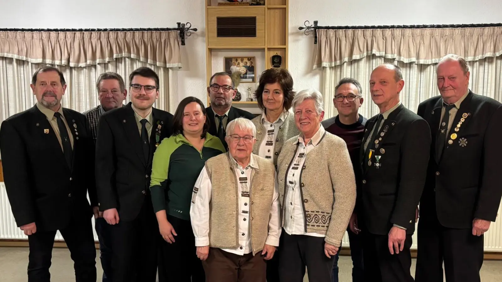 V.li. 1.SM Ulrich Götz, 2.SM Jürgen Müller, JL Marc Zenger, Maria Heinze, 3.SM Normann Paumer, Matthilde Weigert, Helga Müller, Gerlinde Biersack, Stefan Burger, Werner Irlbeck, Alfred Lorenz. (Bild: Annemarie Prebeck)