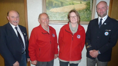 Ehemaliger 1. Vorstand Engelbert Träger, technischer Leiter Siegfried Walter, Kassiererin und Schriftführerin Martina Walter, Gerald Riederer, Kreiswasserwacht Tirschenreuth. <br> (Bild: Robert Birkner)