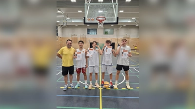 von links - BBV Landestrainer Gabi Ionescu, die bayerischen Meister: David Ionescu, Teo Kasumovic, Noel Petrovic und Paul Kreutzmeier  (Bild: Michael Kreutzmeier)