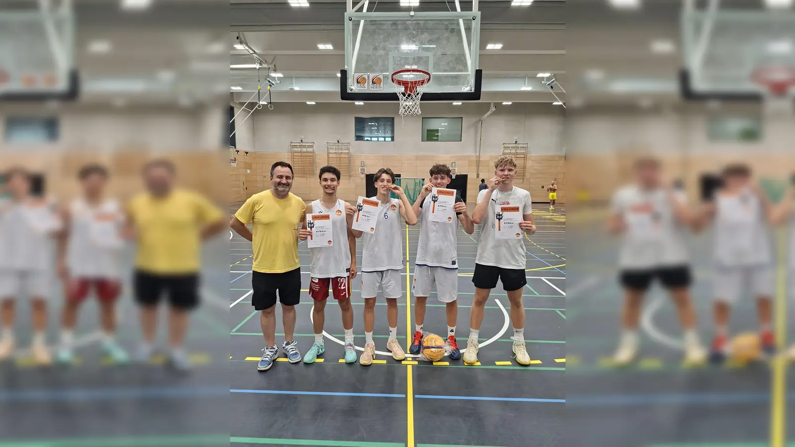 von links - BBV Landestrainer Gabi Ionescu, die bayerischen Meister: David Ionescu, Teo Kasumovic, Noel Petrovic und Paul Kreutzmeier  (Bild: Michael Kreutzmeier)