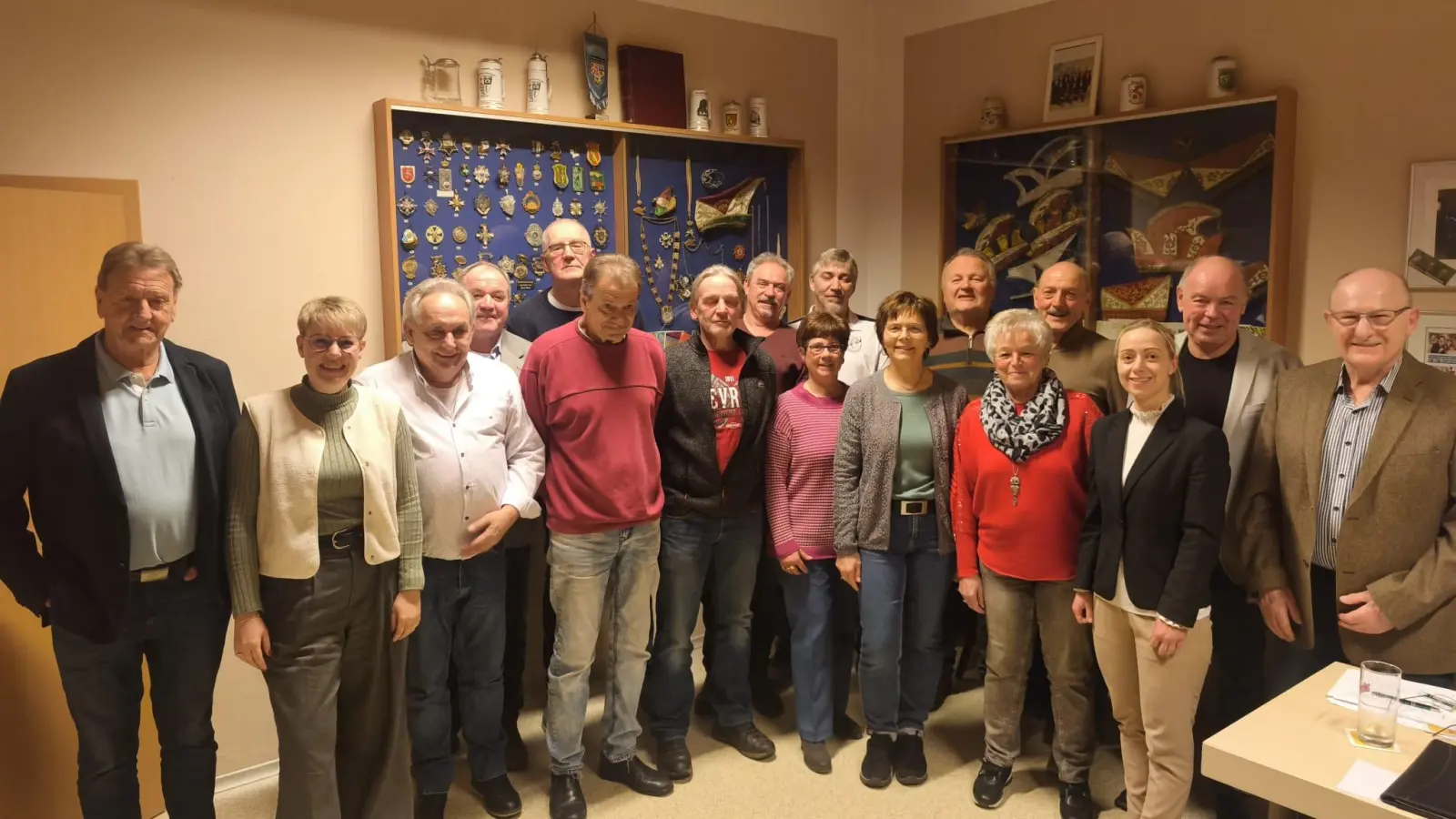 Für ihre langjährige Treue zum TSV Kümmersbruck wurden zahlreiche Mitglieder im Rahmen der Jahreshauptversammlung geehrt (Bild: Klaus-Günter Backes)