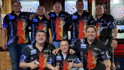 Das Bundesligateam mit (hinten v.r.) Peter Schnupfhagn, Danijel Lukic, Vaclav Schieferdecker, Julian Burger und Teamkapitän Hans-Jürgen Bauer, vorne v.r. Michael Kleber (Dains), Benjamin Looser und Mensur Suljovic. (Bild: Hans-Jürgen Bauer)