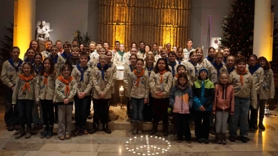 Friedenslichtgottesdienst der Pfadfinder Neuhaus. (Bild: Julia Franz)