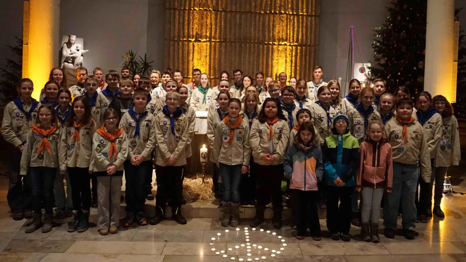 Friedenslichtgottesdienst der Pfadfinder Neuhaus. (Bild: Julia Franz)