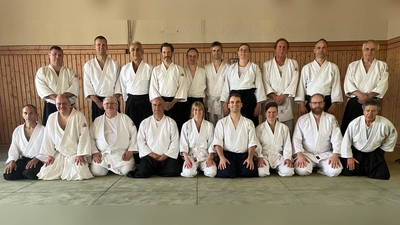 Die am Stiftland-Training anwesenden Aikidoka. Rechts stehend Werner Winkler, sitzend <br>Margret Schels. (Bild: Andreas Laubert)