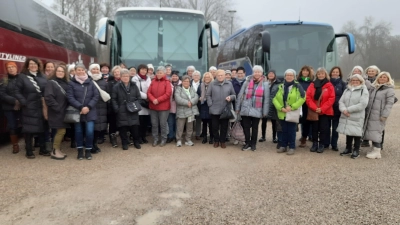 Katholischer Frauenbund Pressath besucht den Weihnachtsmarkt in Abensberg. (Bild: Christine Pfeiffer)