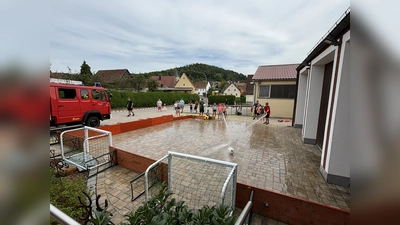 Schlauchfußball stand hoch im Kurs bei den 22 teilnehmenden Kindern. (Bild: Jürgen Leißner )
