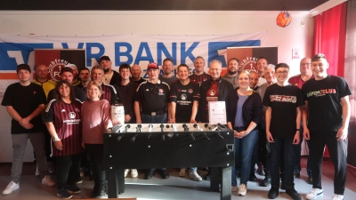 Starkes Teilnehmerfeld beim 5. Kickerturnier der Vilsecker Clubfreunde. (Bild: Rosi Hasenstab )