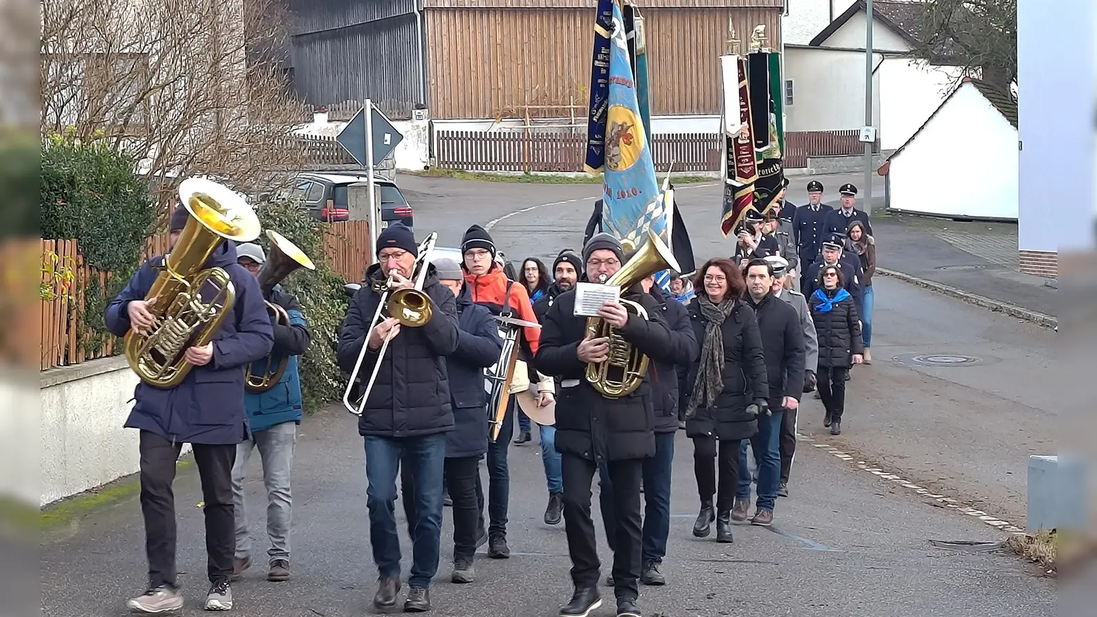 Die Ortschaft Etzgersrieth mit ihren dazu gehörigen Dörfern und Einöden ehrte seine gefallenen und vermissten Soldaten der beiden Weltkriege. (Bild: Jonas Weiß)