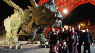 Feuershowgruppe Drachenenherz mit dem Drachen „Fanny”. (Bild: Marco Schwab)