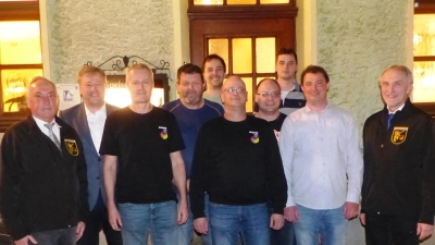 Die Neue Vereinsführung der Kastler Reservisten von li: Werner Gebhard, Stefan Braun, Richard Lang, Klaus Hiller, Thomas Geitner, Vorstand Christian Bäuml, Thomas Fink, Fabian Nemetschek, Tobais Hueber, Bertram Gebhard,  (Bild: Josef Piehler)