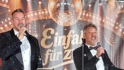 Benjamin Grund (links) und Thomas A. Gruber feierten mit ihrem ersten Duokonzert Premiere in Sulzbach-Rosenberg und begeisterten das Publikum.  (Bild: Kerstin König)