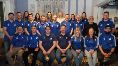 Der neu gewählte Ausschuss des SV Altenstadt/Voh. mit Vorstand Matthias Gmeiner. (Bild: Renate Hilburger)