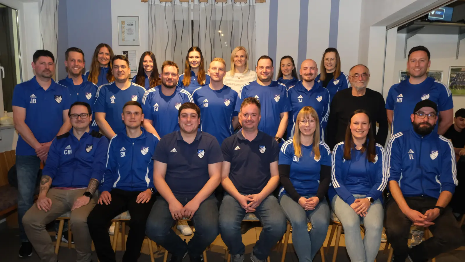 Der neu gewählte Ausschuss des SV Altenstadt/Voh. mit Vorstand Matthias Gmeiner. (Bild: Renate Hilburger)