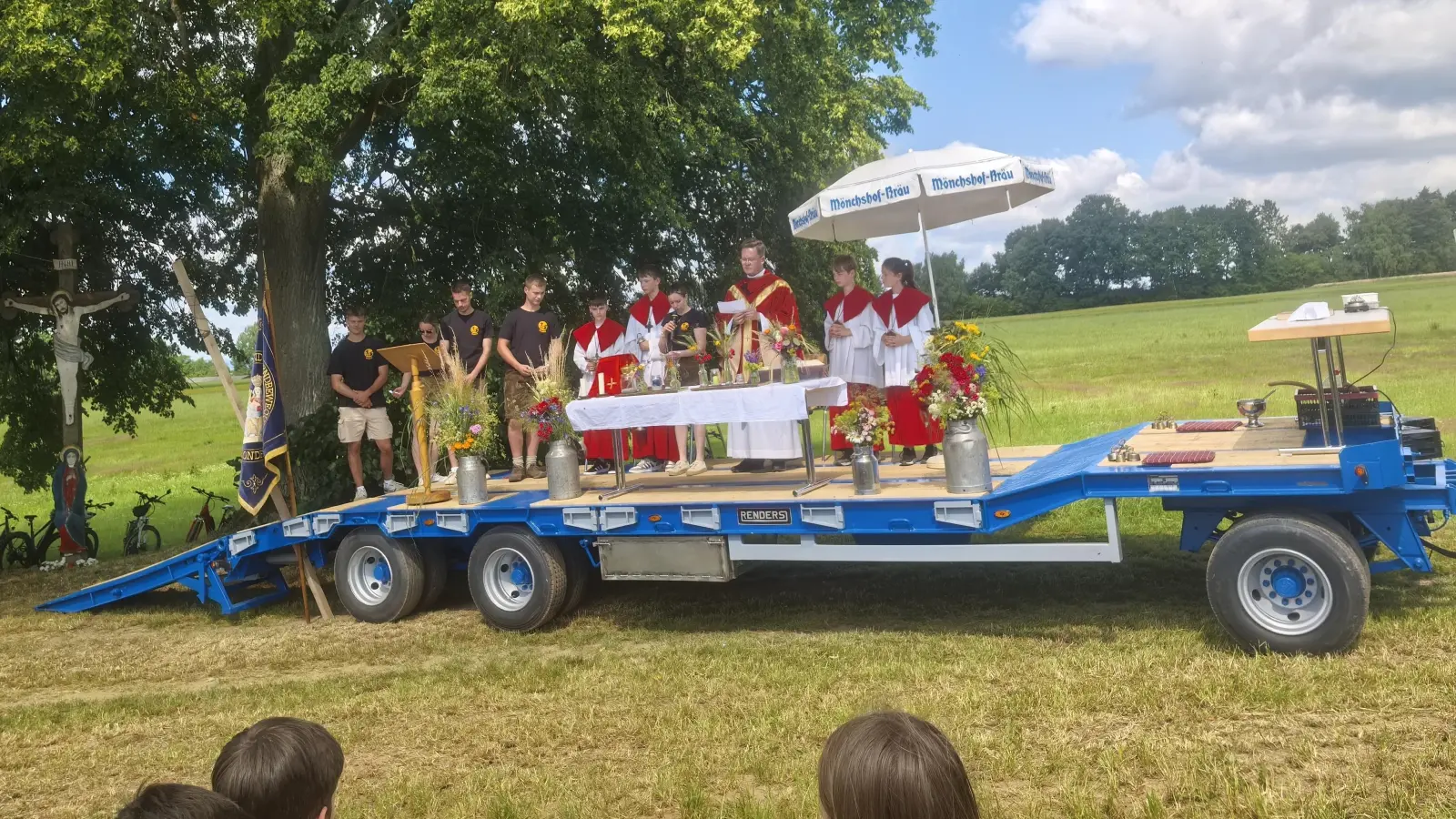 Feldgottesdienst in ländlicher Idylle bei Wondreb (Bild: Hubert Schuller)