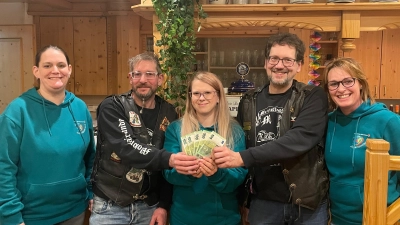 Spendenübergabe in gemütlichen Rahmen  (Bild: Corinna Plonner )