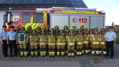 Auch fünf Frauen waren unter den 18 Prüflingen, die sich erfolgreich dem Test unterzogen. (Bild: Siegfried Bock)