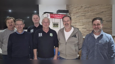 Von links nach rechts: Fritz Lindmeier (Kassenprüfer), Fritz Bock (2. Kassier), Johann Scheiterer (1. Kassier), Josef Hellerbrand (1. Vorstand), Engelbert Horn (2. Vorstand), Christian Betz (Schriftführer). (Bild: Engelbert Horn)