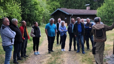 Die Imker an der Belegstelle.  (Bild: Karlheinz Dausch)