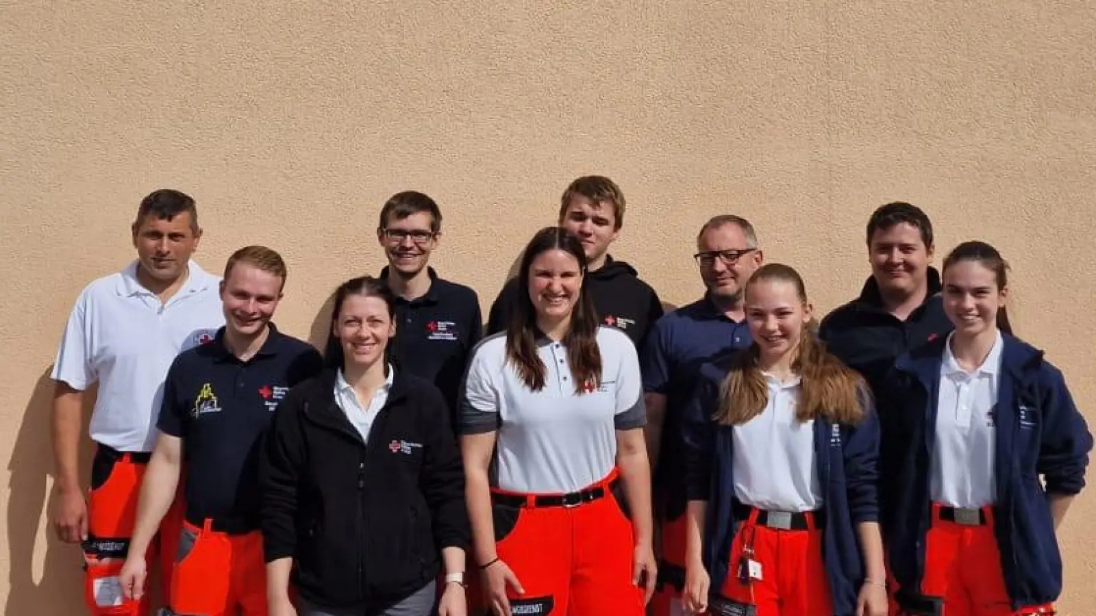 Die zehn neuen ehrenamtlichen Rettungsdiensthelfer im BRK-Kreisverband Schwandorf. (Bild: Patrick Wolf)