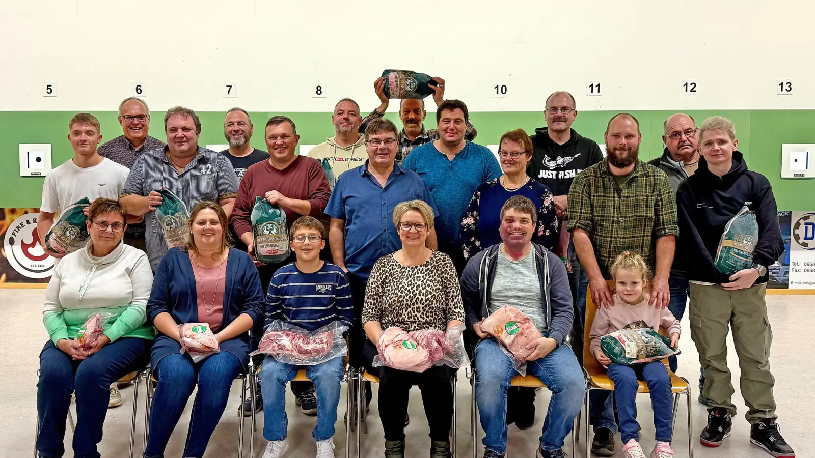 Glückliche Gewinner beim Sau- und Gansschießen 2025 (Bild: Andreas Heinz)