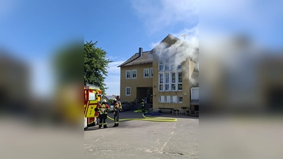 Feuerwehr Schlicht übt den Ernstfall in der Kita St. Martin Schlicht. (Bild: Geier Stefan)