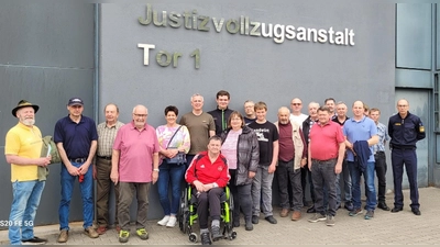 Die Kameraden der Soldaten- und Reservistenkameradschaft Edelsfeld nach dem Rundgang in der JVA Amberg. (Bild: Rudi Gruber)
