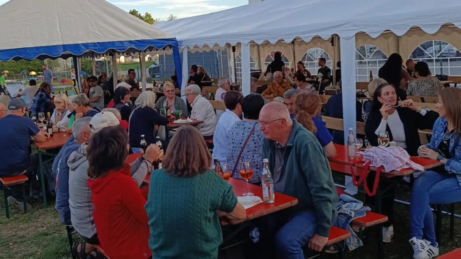 Zahlreiche Besucher säumten das Gründungsfest der „Bürgerliste Mantel”! (Bild: Max Heindl)