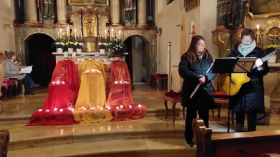 Duo Zamm gspuit mit Doris Bär und Theresa Uhl. (Bild: Baumgardt Monika )