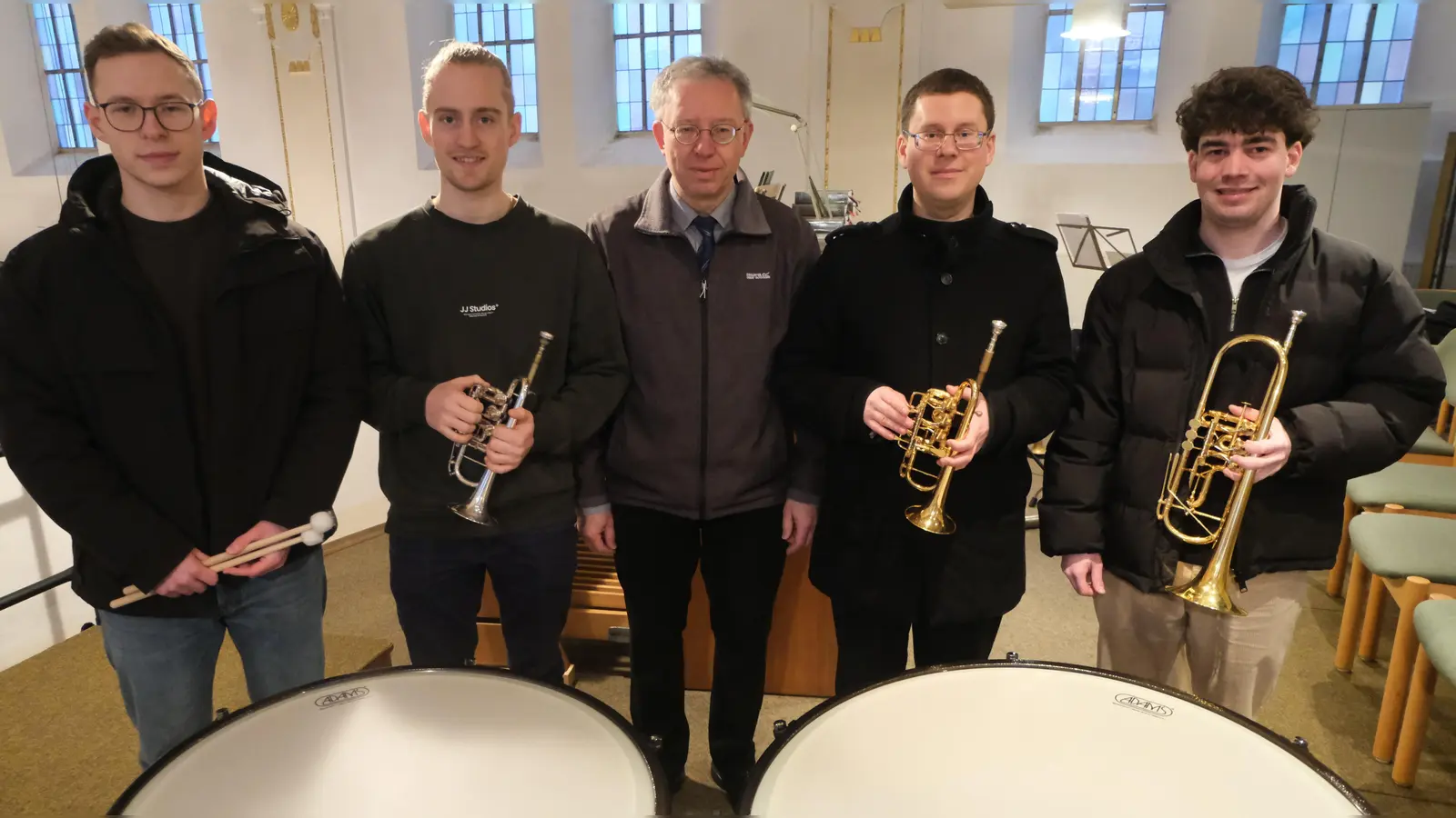 Festliche Klänge auf hohem Niveau boten die fünf Instrumentalisten beim Jahresabschluss-Gottesdienst in der Pfarrkirche St. Johannes der Täufer. Von links: Georg Bäumler, Jakob Reichl, Harald Bäumler, Andreas Bäumler und Stefan Bodenmeier. (Bild: Fred Lehner)