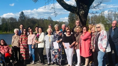 Die Geehrten der FU mit den Ehrengästen und Besuchern.  (Bild: Dagmar Nachtigall)