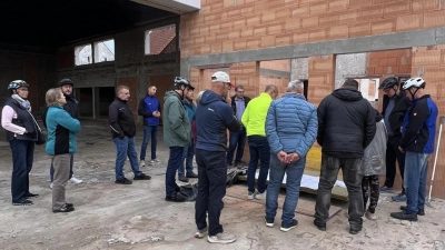 Viele Informationen gab es bei der Info-Radtour des CSU-Ortverbandes. (Bild: Johannes Wittmann)
