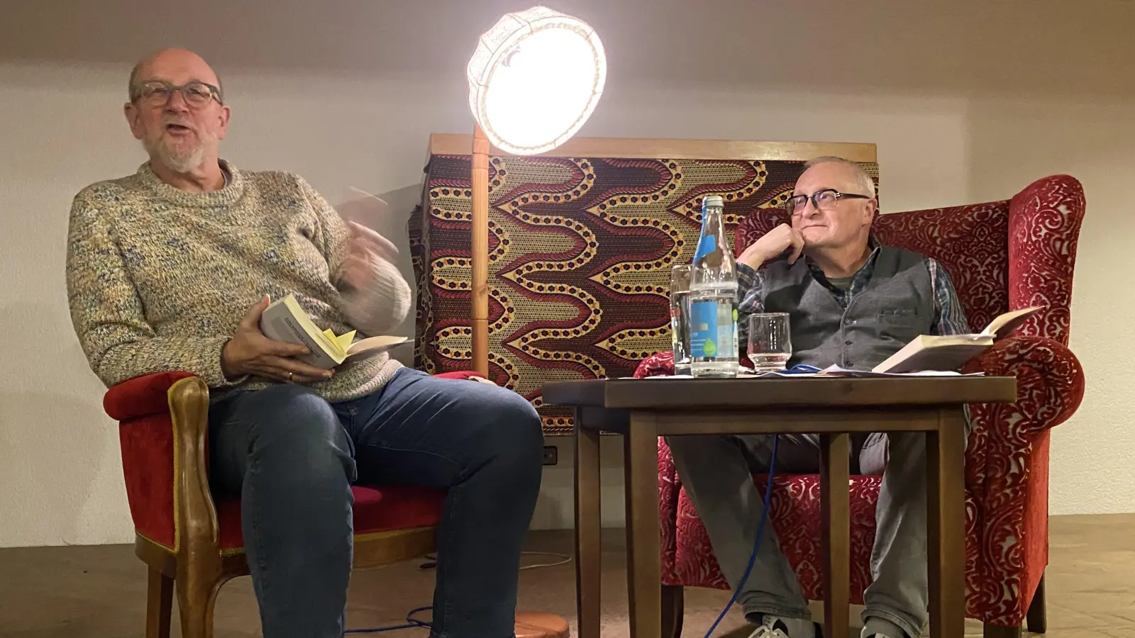 Thomas Bäumler (rechts) und Stefan Voit lesen aus dem neuesten Fall von Gerti Zimmermann (Bild: Josef Glas)